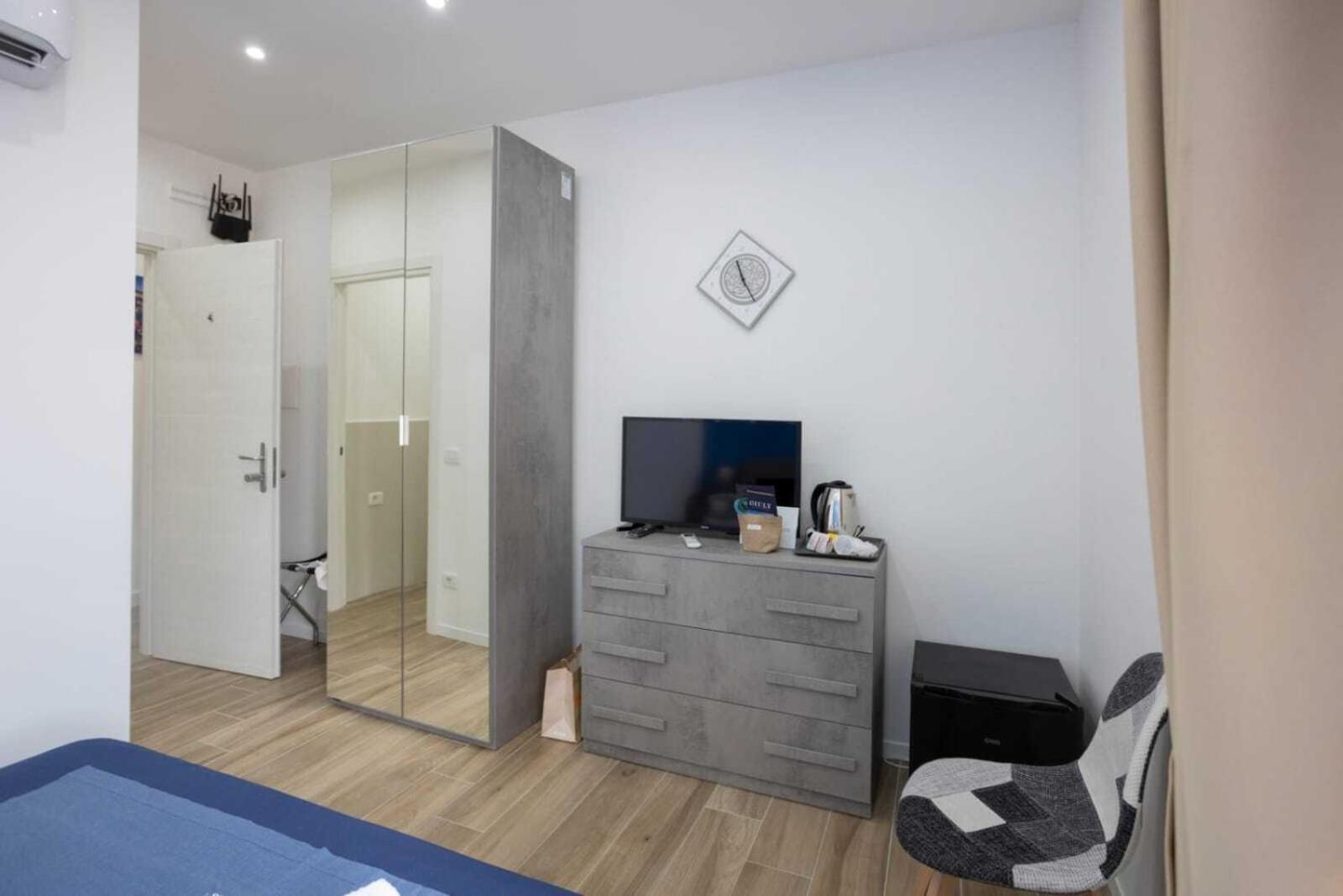 Giuly Suites & Rooms Neapel Exterior foto